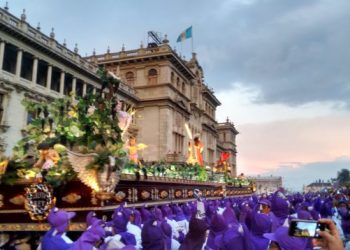 Seguridad y devoción en los recorridos procesionales del Viernes Santo