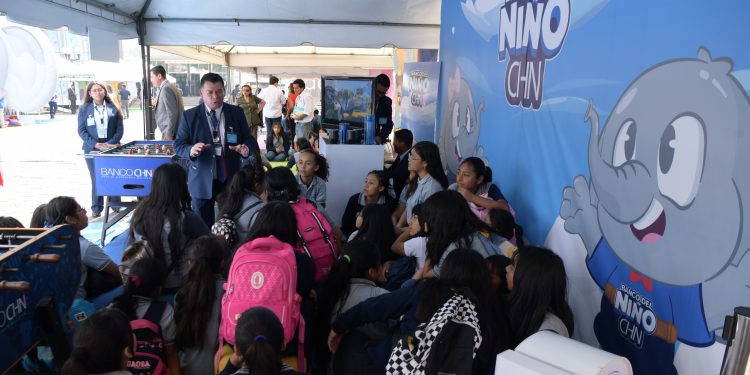 Buscan que estudiantes conozcan sobre temas económico-financieros