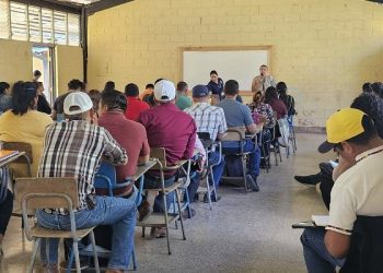 Charlas de salud benefician a población de Poptún. / Foto: MSPAS.
