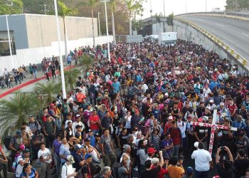 “Viacrucis” de 3 mil personas migrantes parte de Chiapas para pedir mejores políticas