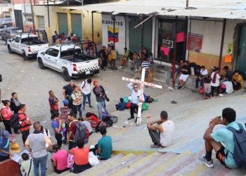 Migrantes de varias nacionalidades participaron en el Viacrusis migrante celebrado en la forntera sur de México, en el límite con Guatemala.