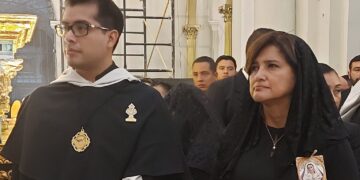 Vicepresidenta participa en cortejo procesional del templo de Santo Domingo