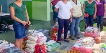 Entrega de alimentos a madres con hijos que viven con desnutrición aguda. / Foto: MAGA.