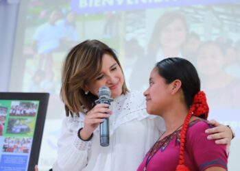 Karin Herrera continúa verificando apoyos hacia la mujer. / Foto: Edy Salvador.