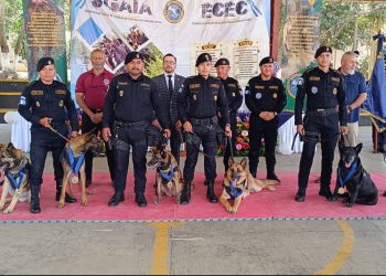 Despiden con honores a seis agentes caninos que finalizaron su servicio