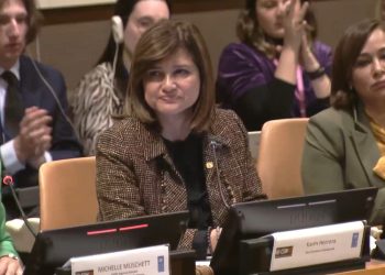 Karin Herrera en reunión del PNUD.