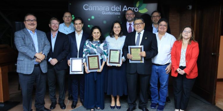 Gobierno cumple compromiso con el restablecimiento del Visar