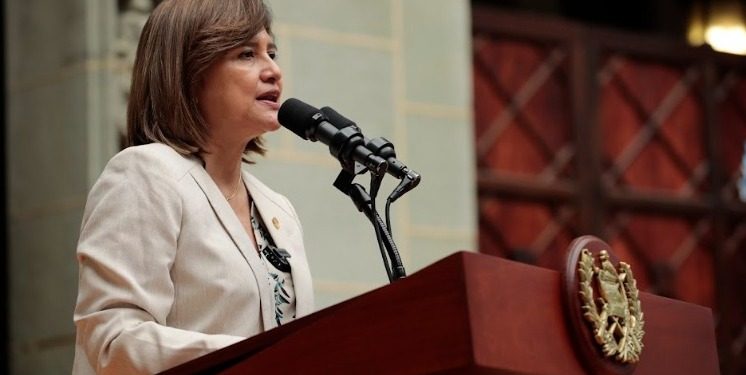 Vicepresidenta Karin Herrera aborda la importancia del agua, en la Cumbre Plurinacional del Agua