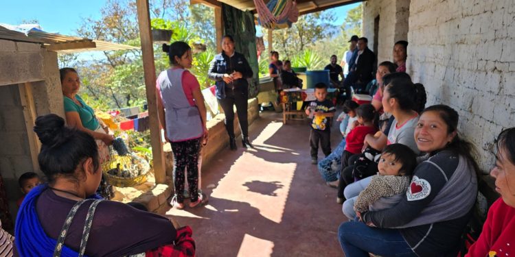 La UPCV impulsa charlas de convivencia en Santa María Xalapán, Jalapa