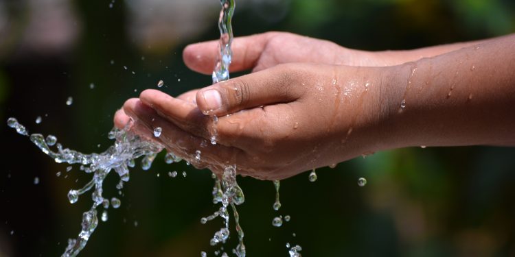 Impulsan factura electrónica en línea para consumo de agua. / Foto: Rotoplas.