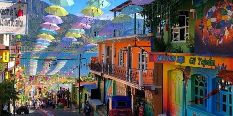 Más de un millón de turistas en San Juan La Laguna, durante la Semana Mayor