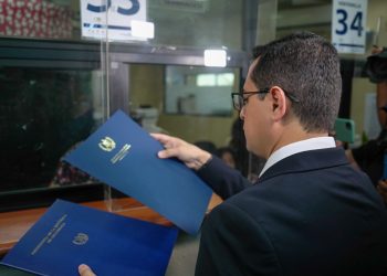 EL Secretario General de la Presidencia denunció y solicitó una auditoría ante la CGC contra el MP.