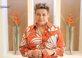 Doctora Lucrecia Peinado destaca la lucha de las mujeres que defienden la igualdad. /Foto: Captura SBS