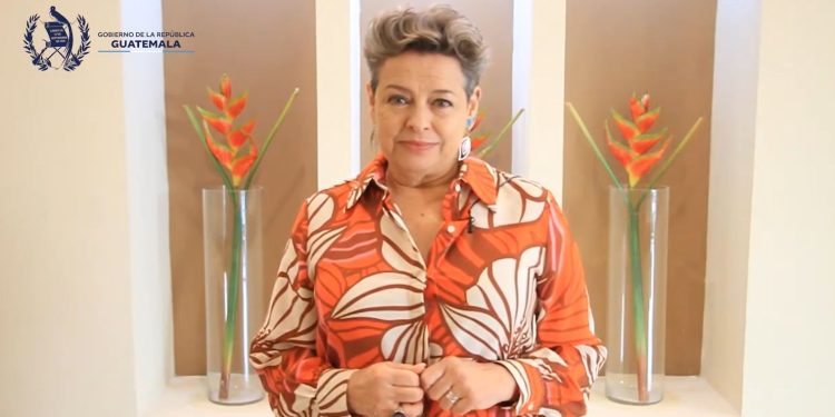 Doctora Lucrecia Peinado destaca la lucha de las mujeres que defienden la igualdad. /Foto: Captura SBS