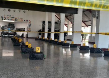 Tulas de presunta cocaína incautadas. / Foto: Ejército de Guatemala.