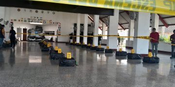 Tulas de presunta cocaína incautadas. / Foto: Ejército de Guatemala.