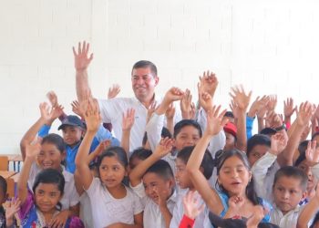 Niños cuentan con nueva escuela en aldea El Limón, Camotán