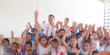 Niños cuentan con nueva escuela en aldea El Limón, Camotán