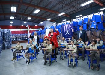 Avanza entrega de 75 mil pupitres en centros del sector público de la República