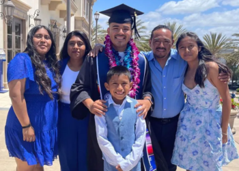 Padres de familia inmigrantes estudian en Estados Unidos. / Foto: Telemundo San Diego.