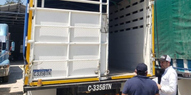 Jornada de simplificación de trámites y facilitación de licencias sanitarias en Petén