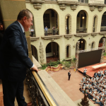 Estudiantes se llevan grata sorpresa del Presidente en el Palacio Nacional