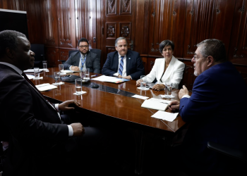 Presidente Arévalo con directivos del PMA. / Foto: Dickéns Zamora.