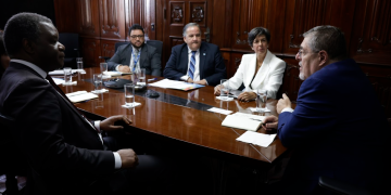 Presidente Arévalo con directivos del PMA. / Foto: Dickéns Zamora.