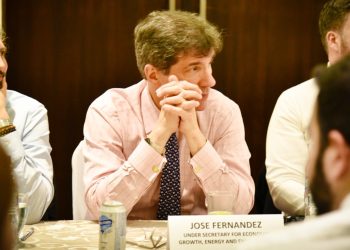 Subsecretario de Estado de los Estados Unidos para Crecimiento Económico, Energía y Medio Ambiente, José W. Fernández