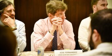 Subsecretario de Estado de los Estados Unidos para Crecimiento Económico, Energía y Medio Ambiente, José W. Fernández