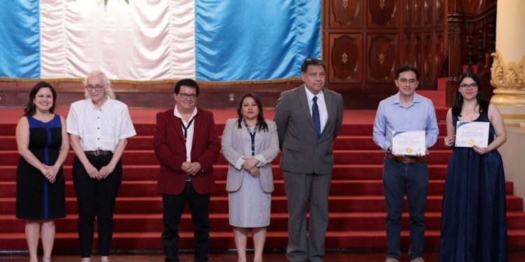 Entregan becas Myrna Mack 2024, un compromiso con la justicia y la reparación social