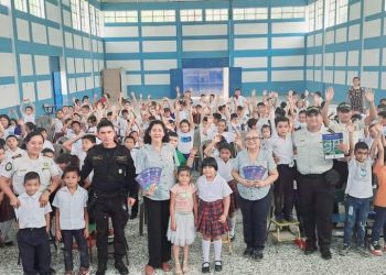 Capacitan a estudiantes sobre prevención del delito en Jutiapa