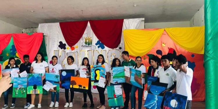 Jóvenes jalpatagüenses muestran su talento en concurso de pintura