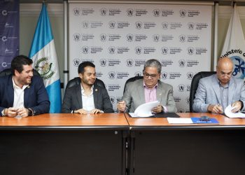 Autoridades de salud se unen a las acciones para la simplificación de trámites. /Foto: MSPAS