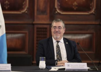 El presidente Arévalo nombró a nuevos gobernadores este 25 de abril. /Foto: Noé Pérez