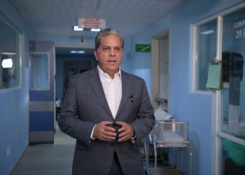 Ministro de Salud, Oscar Cordón, comparte el trabajo desarrollado en los primeros 100 días de gestión. /Foto: Carlos Jacinto.