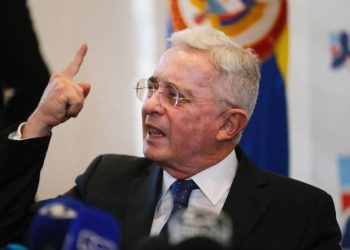 La Fiscalía colombiana llevará a juicio a Uribe por soborno de testigos y fraude procesal