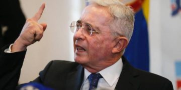La Fiscalía colombiana llevará a juicio a Uribe por soborno de testigos y fraude procesal