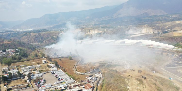 EL incendio en el vertedero de AMSA provocó afecciones en la calidad del ambiente. /Foto: MSPAS