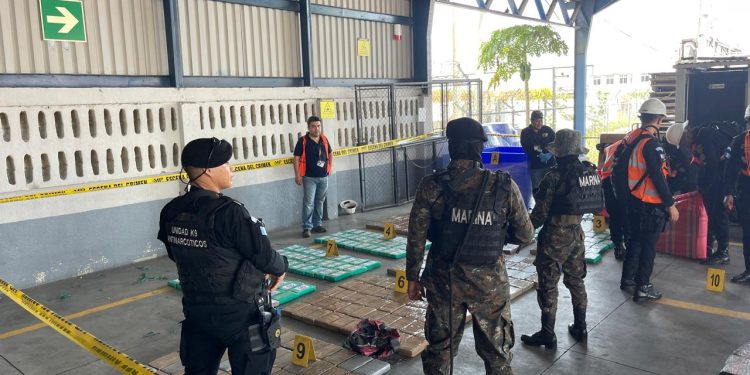 Fuerzas de seguridad incautaron mil 300 kilógramos de cocaína en la Portuaria Quetzal, Escuintla