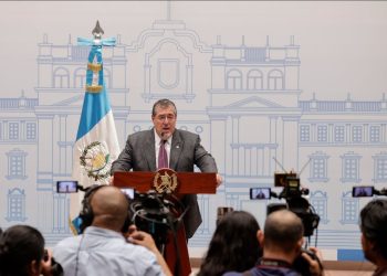 Presidente Arévalo en conferencia de prensa informando sobre la iniciativa. / Foto: Dickens Zamora.