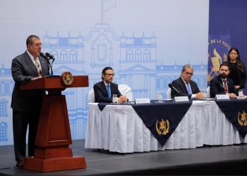 Conferencia de prensa por contrato anómalo de la compra de las vacunas Sputnik en 2021.