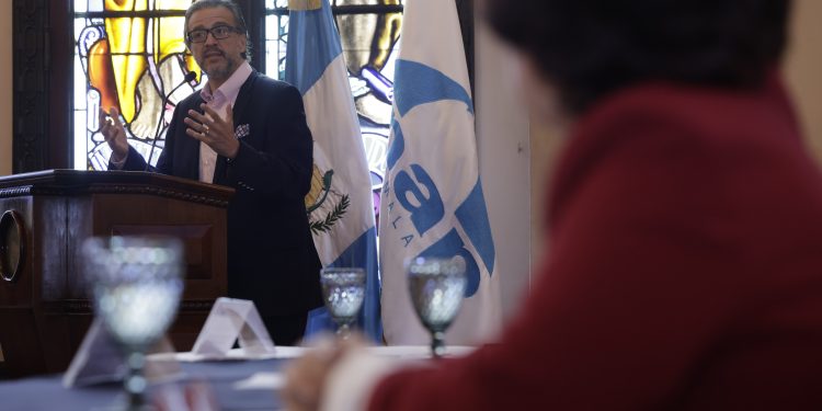 Curso sobre administración pública y gobernanza empezó en el país. / Foto: Dickéns Zamora.