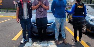 Capturan a dos hombres que transportaban 14 libras de marihuana en la zona 9