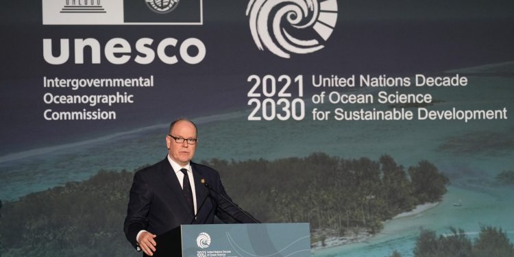 El príncipe Alberto de Mónaco, en la conferencia oceánica de Barcelona. / Foto: EFEverde.