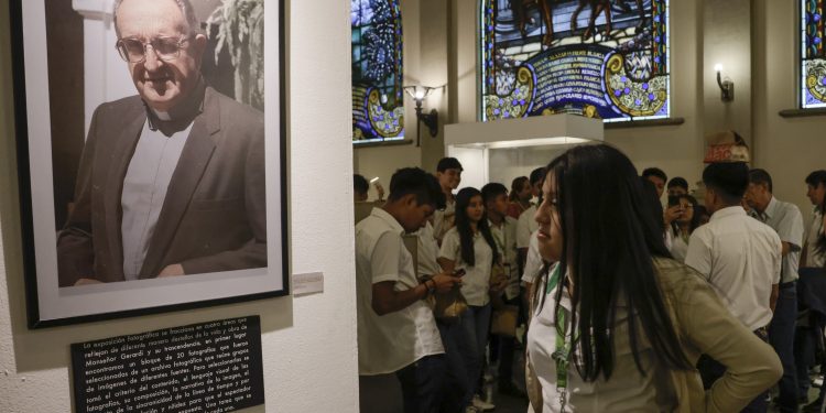 Exposición sobre monseñor Gerardi, en el Palacio Nacional de la Cultura. / Foto: Dickéns Zamora.