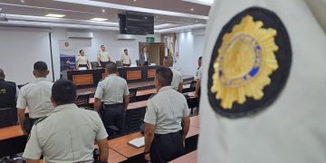 Cruz Roja imparte curso de principios humanitarios a agentes de la PNC