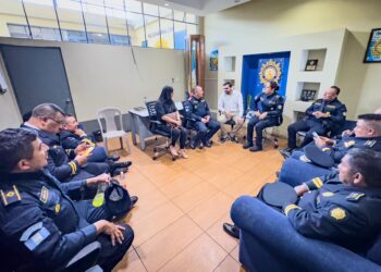 Autoridades de la PNC sostienen reunión de trabajo con la gobernadora departamental de Jalapa