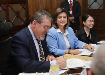 El Ejecutivo firmó el pasado 19 de abril la Política Pública de Desarrollo Integral de la Primera Infancia. /Foto: Vicepresidencia de la República