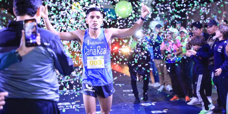 Mario Pacay y Sandra Raxón dominan la 10K nocturna
